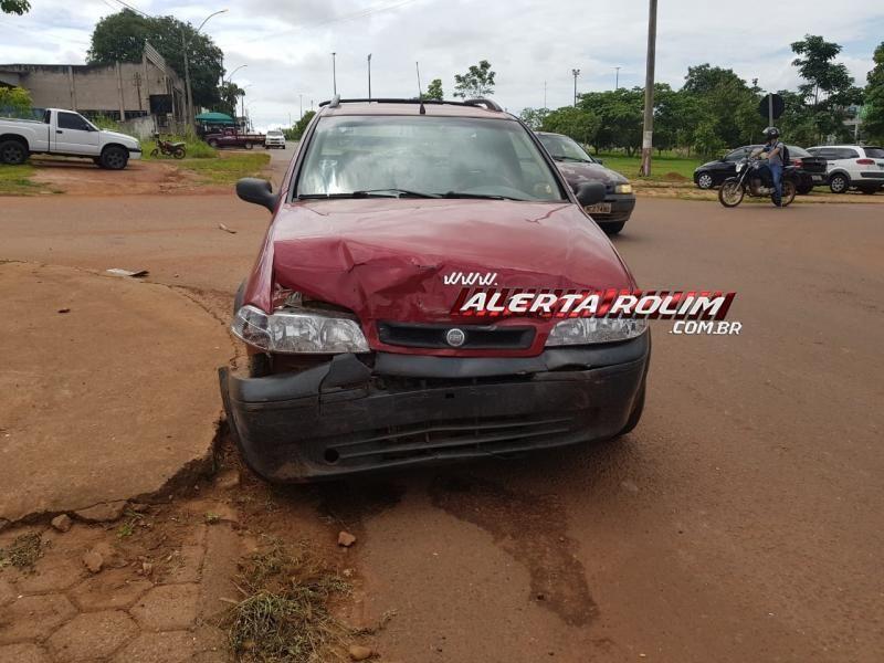 Dois acidente de trânsito são registrados nesta tarde em Rolim de Moura Dois acidente de trânsito são registrados nesta tarde em Rolim de Moura