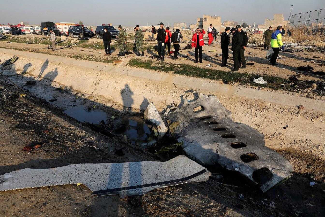 Irã mostra imagem da caixa-preta de avião e nega que tenha sido derrubado por míssil Irã mostra imagem da caixa-preta de avião e nega que tenha sido derrubado por míssil