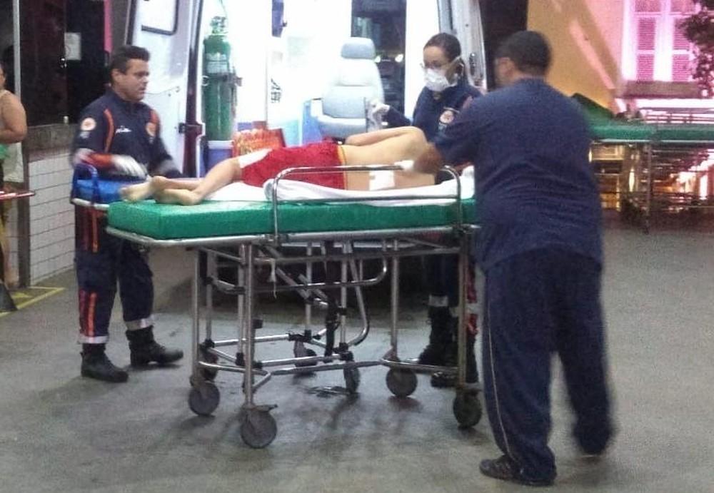 Dupla armada invade escola, atira e deixa três adolescentes feridos em Fortaleza