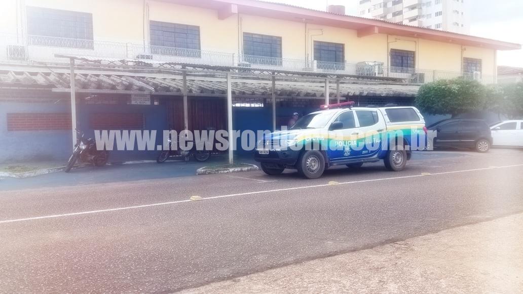 Eletricista morre ao receber descarga elétrica em escola em Porto Velho Eletricista morre ao receber descarga elétrica em escola em Porto Velho