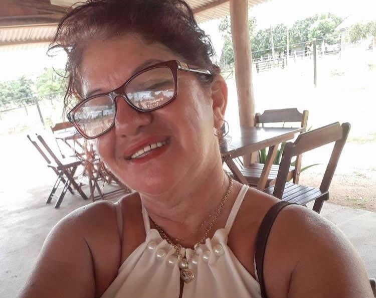 Professora aposentada é encontrada morta com dois tiros na cabeça em Monte Negro Professora aposentada é encontrada morta com dois tiros na cabeça em Monte Negro