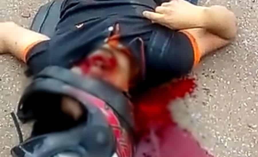 Motociclista derrapa ao ultrapassar ônibus e morre esmagado na BR-364 no Acre Motociclista derrapa ao ultrapassar ônibus e morre esmagado na BR-364 no Acre