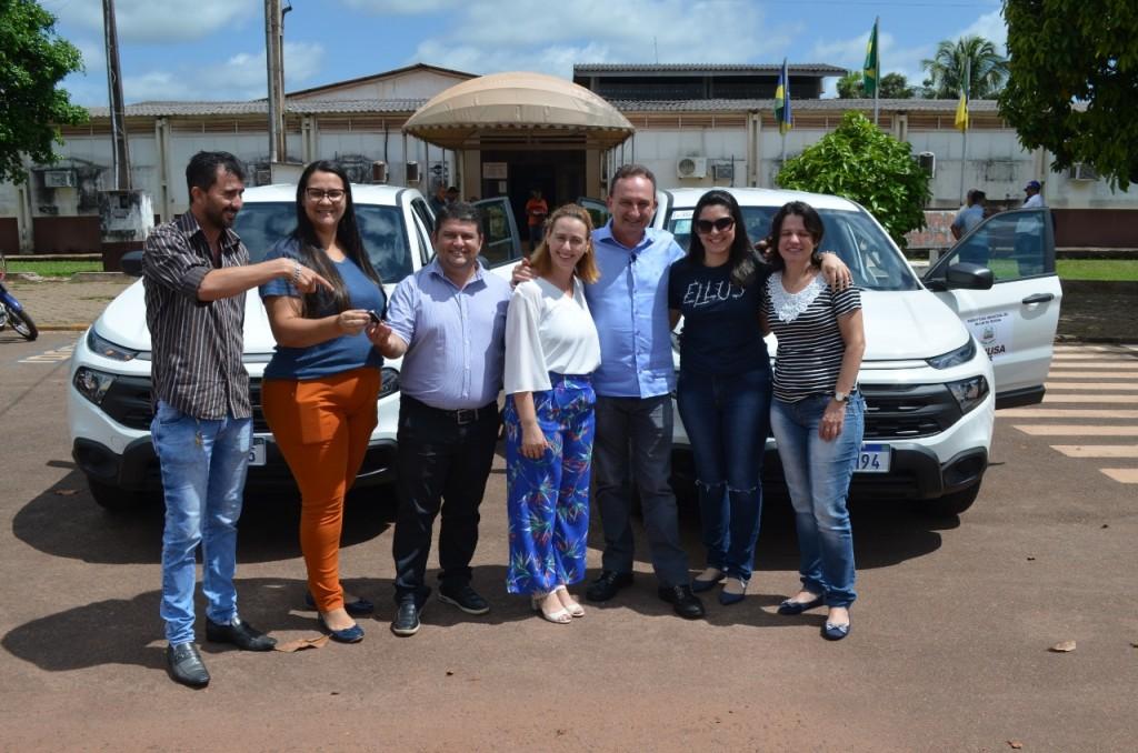 Secretaria de Saúde de Rolim de Moura é contemplada com duas camionetes novas Secretaria de Saúde de Rolim de Moura é contemplada com duas camionetes novas