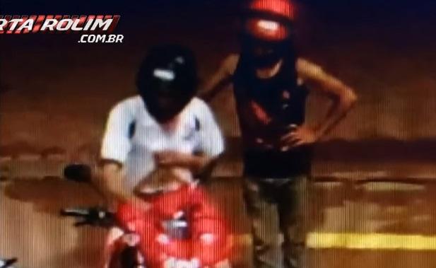 Bandidos roubam moto e, durante a fuga, roubam posto de combustível em Rolim de Moura Bandidos roubam moto e, durante a fuga, roubam posto de combustível em Rolim de Moura