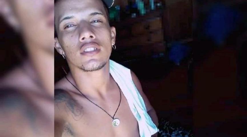 Após desentendimentos entre comparsas, jovem é morto à tiros dentro de residência no interior do Acre Após desentendimentos entre comparsas, jovem é morto à tiros dentro de residência no interior do Acre