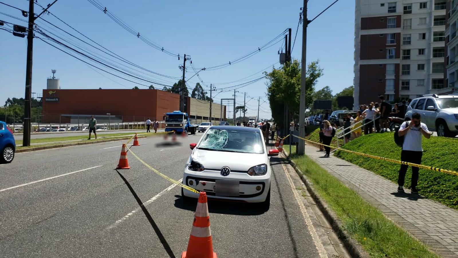 Estudante de 19 anos da UTFPR morre atropelada durante racha em Curitiba; veja o vídeo Estudante de 19 anos da UTFPR morre atropelada durante racha em Curitiba; veja o vídeo