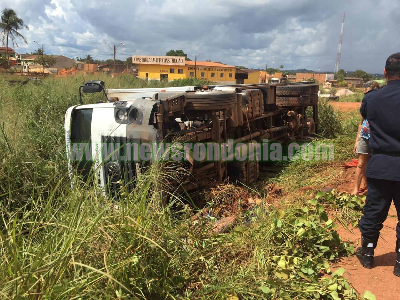 Acidente na BR-364 entre moto e caminhão deixa um morto em Porto Velho