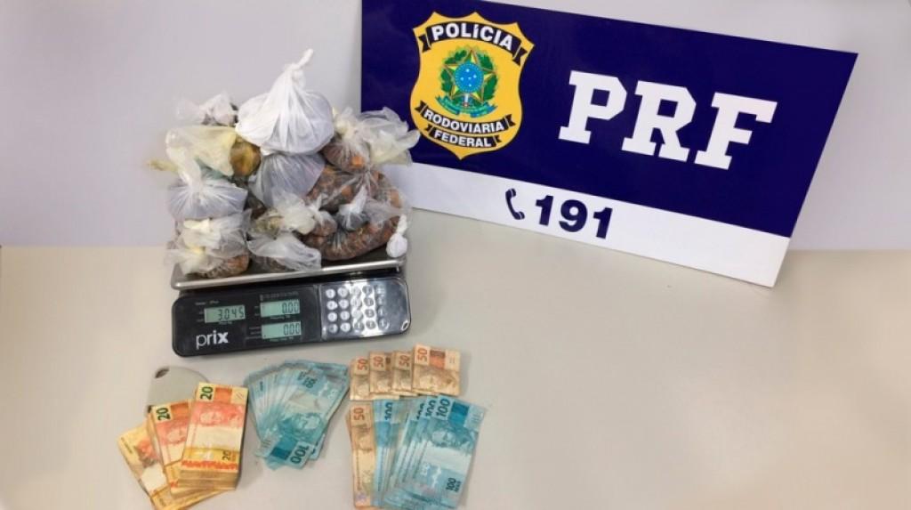 PRF apreende 3 kg de Pedra Fel, avaliados em meio milhão de reais em Vilhena PRF apreende 3 kg de Pedra Fel, avaliados em meio milhão de reais em Vilhena