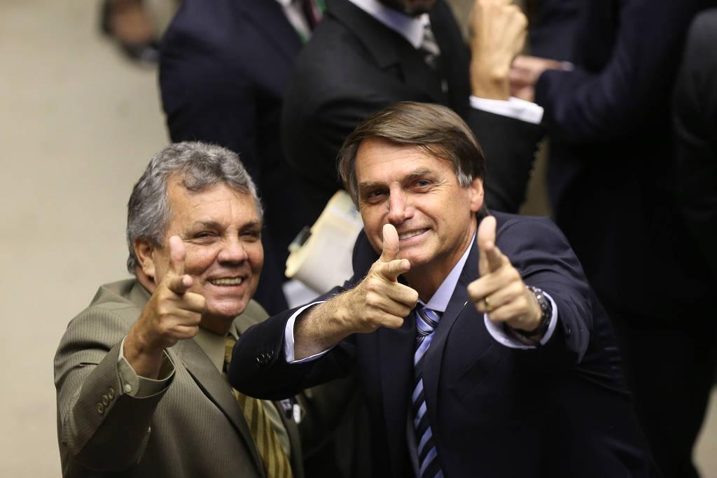 Com saída de Moro, ministro amigo de Bolsonaro é o mais cotado para assumir Justiça Com saída de Moro, ministro amigo de Bolsonaro é o mais cotado para assumir Justiça