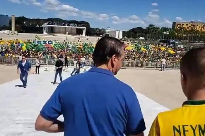 Após Bolsonaro dizer que Forças Armadas estariam com dele, cúpula se irrita e diz que há Após Bolsonaro dizer que Forças Armadas estariam com dele, cúpula se irrita e diz que há