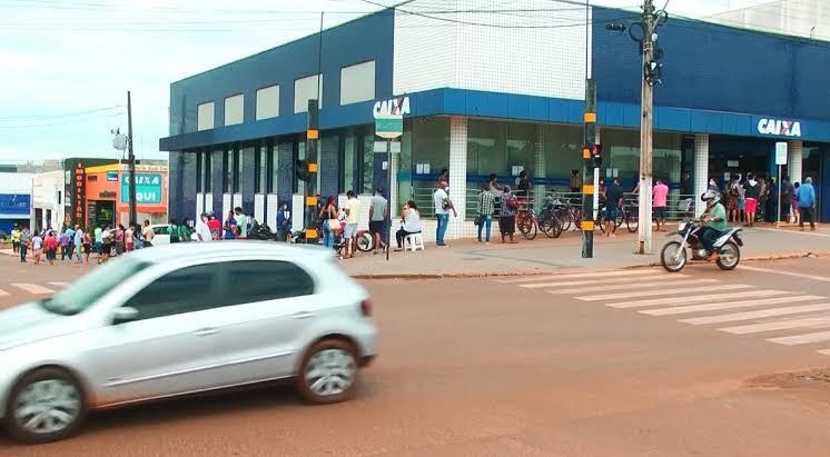 Prefeitura de Rolim de Moura instala tenda ao lado da Caixa Prefeitura de Rolim de Moura instala tenda ao lado da Caixa