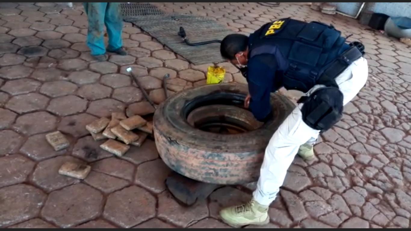 PRF apreende mais de 20Kg de cocaína em Poconé/MT de veículo com placa de Rolim de Moura; veja o vídeo PRF apreende mais de 20Kg de cocaína em Poconé/MT de veículo com placa de Rolim de Moura; veja o vídeo