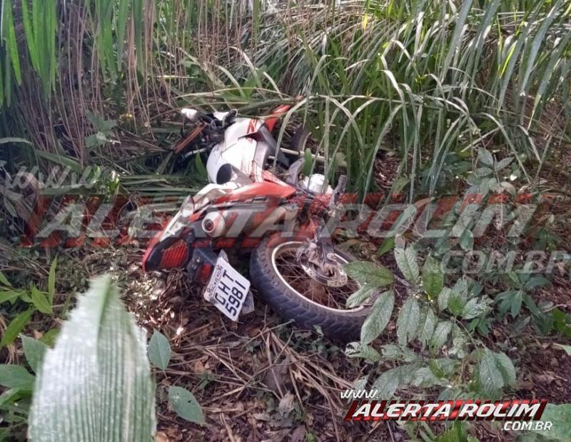 Motocicleta roubada em Rolim de Moura é recuperada pela PM, em Santa Luzia Motocicleta roubada em Rolim de Moura é recuperada pela PM, em Santa Luzia