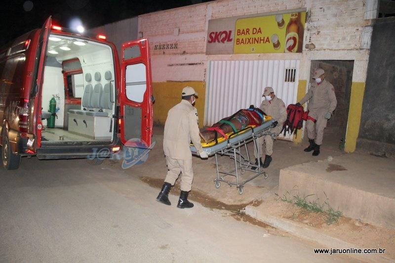 Adolescente é alvejada a tiros em bar em Jaru Adolescente é alvejada a tiros em bar em Jaru
