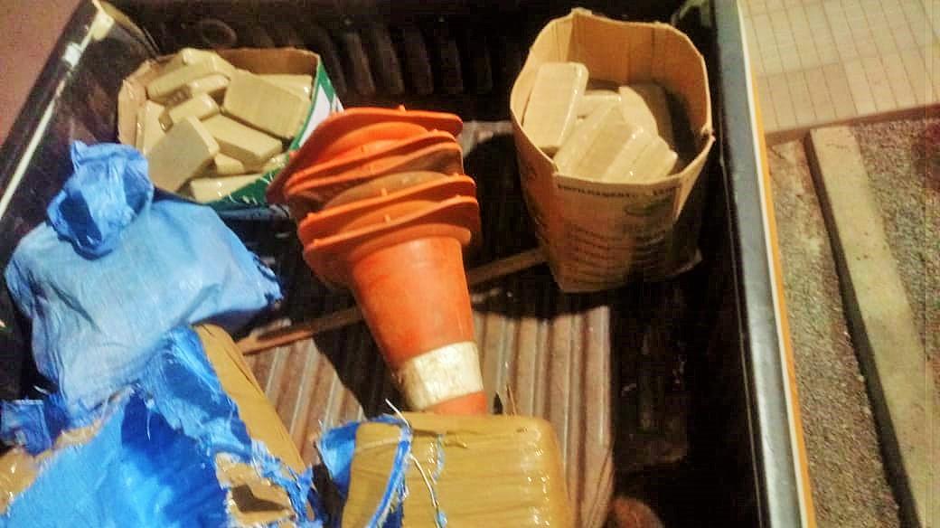 Durante operação Paz no Campo, PM apreende quase 100Kg de cocaína na zona rural de Rolim de Moura Durante operação Paz no Campo, PM apreende quase 100Kg de cocaína na zona rural de Rolim de Moura
