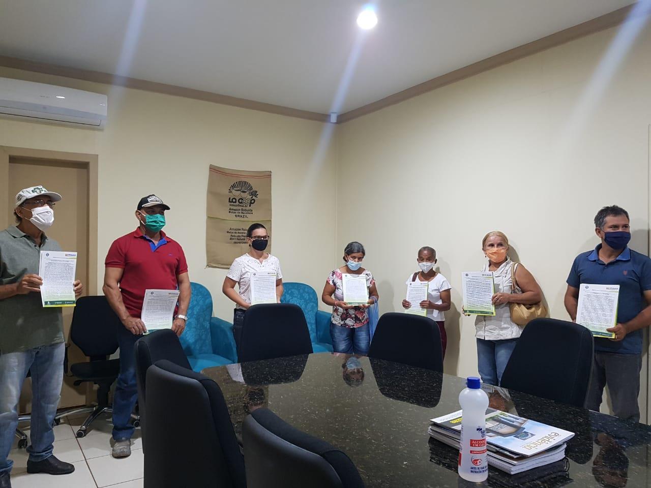 Mais 33 moradores de Rolim de Moura recebem o “Título Já” Mais 33 moradores de Rolim de Moura recebem o “Título Já”