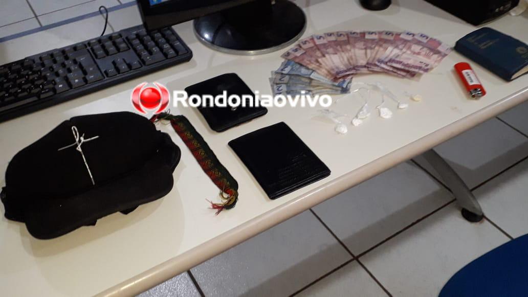 Preso por tráfico de drogas, homem dorme tranquilamente na delegacia Preso por tráfico de drogas, homem dorme tranquilamente na delegacia