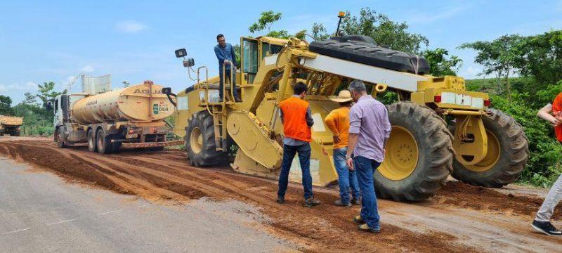 Governo de Rondônia recupera trecho da RO-383, entre o trevo da RO-490 e Alta Floresta Governo de Rondônia recupera trecho da RO-383, entre o trevo da RO-490 e Alta Floresta