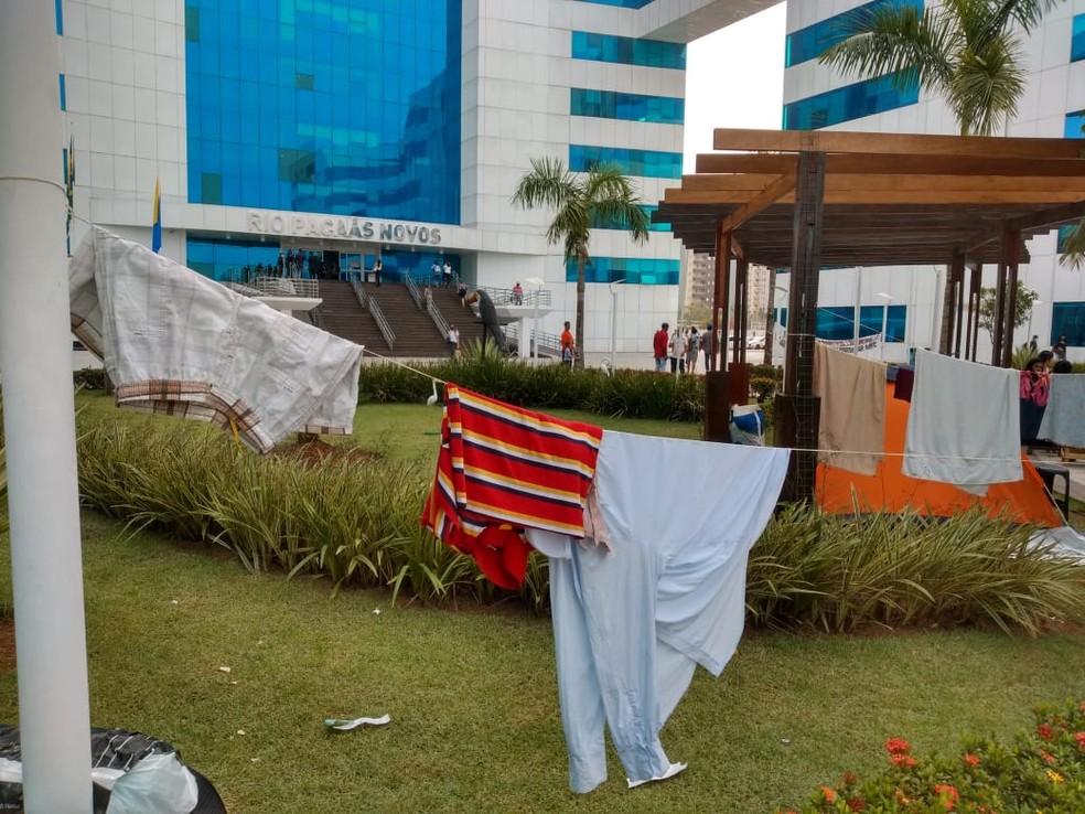 Sem-terra montam acampamento em frente ao palácio do governo de RO e pedem regularização de área Sem-terra montam acampamento em frente ao palácio do governo de RO e pedem regularização de área