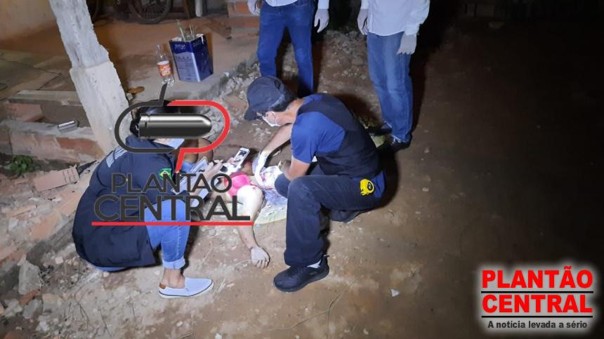 Garota é assassinada com tiros na boca e nas costas em Ji-Paraná Garota é assassinada com tiros na boca e nas costas em Ji-Paraná