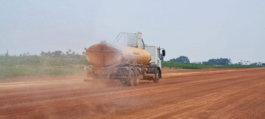 Aeroporto de Rolim de Moura recebe manutenção para reforçar a segurança em pousos e decolagens Aeroporto de Rolim de Moura recebe manutenção para reforçar a segurança em pousos e decolagens