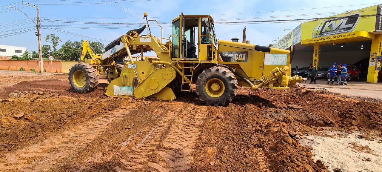 DER inicia recuperação e manutenção da avenida 25 de Agosto em Rolim de Moura DER inicia recuperação e manutenção da avenida 25 de Agosto em Rolim de Moura