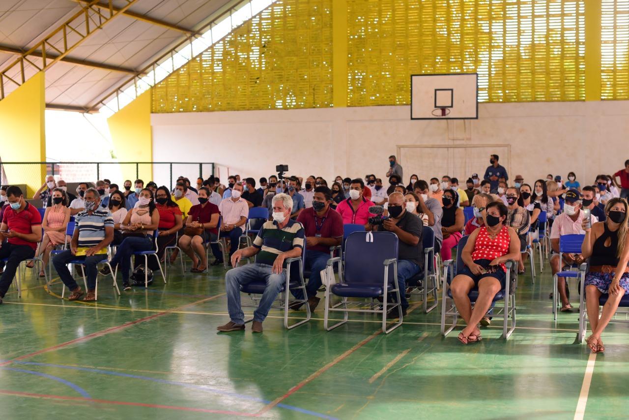 Prefeitura de Rolim de Moura entrega mais de 180 Prefeitura de Rolim de Moura entrega mais de 180