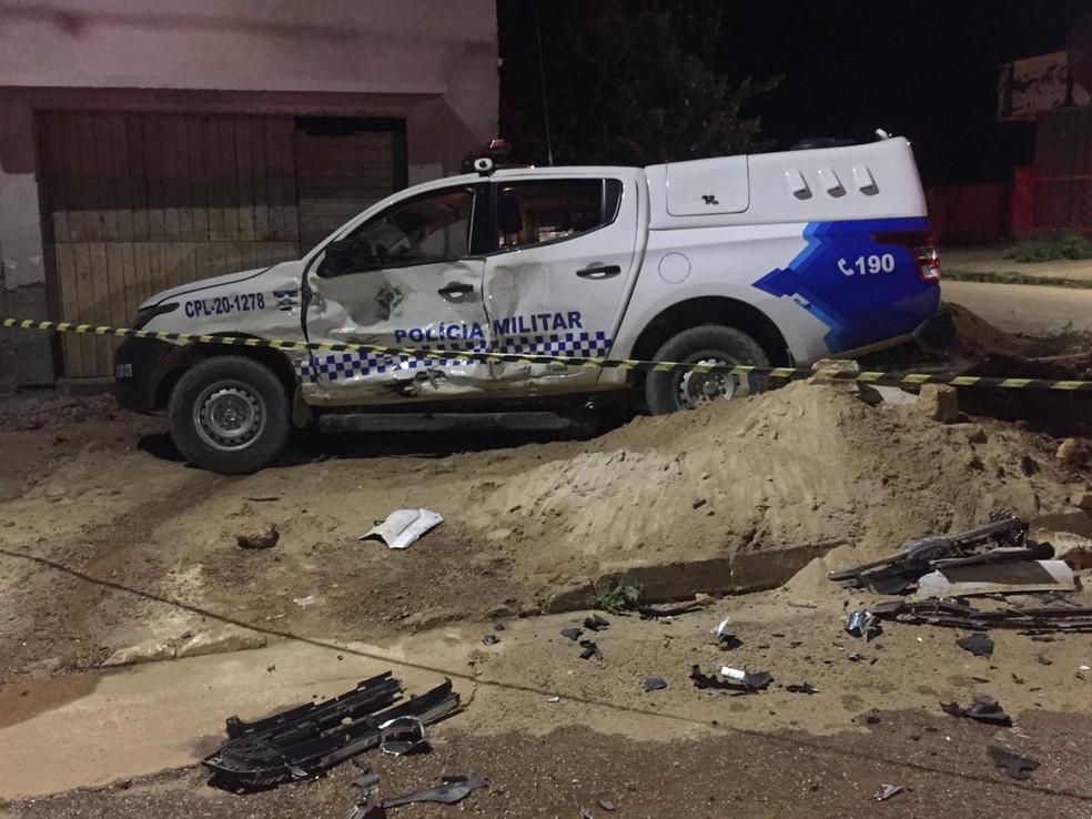 Motorista de caminhonete colide com viatura da polícia em Machadinho D Motorista de caminhonete colide com viatura da polícia em Machadinho D