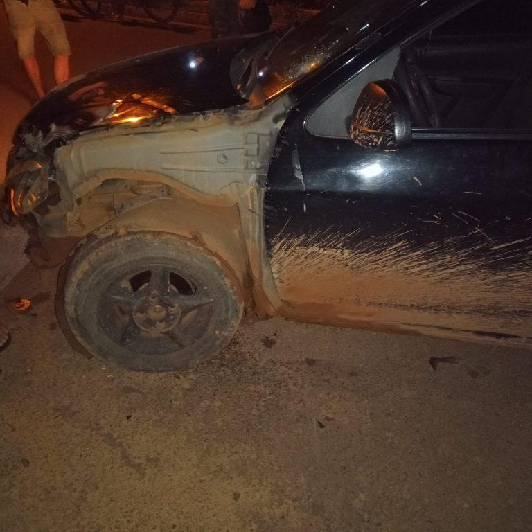 Motociclista é socorrido com corte profunda na cabeça após colidir em carro em Rolim de Moura Motociclista é socorrido com corte profunda na cabeça após colidir em carro em Rolim de Moura