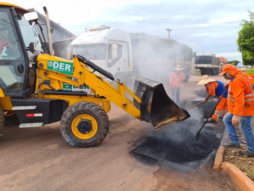 DER realiza recuperação de trechos das Av. Norte Sul e Av. 25 de Agosto, no perímetro urbano de Rolim de Moura DER realiza recuperação de trechos das Av. Norte Sul e Av. 25 de Agosto, no perímetro urbano de Rolim de Moura