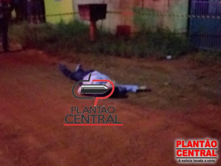 Homem é executado a tiros na madruga desta segunda-feira (15) em Ji-Paraná Homem é executado a tiros na madruga desta segunda-feira (15) em Ji-Paraná