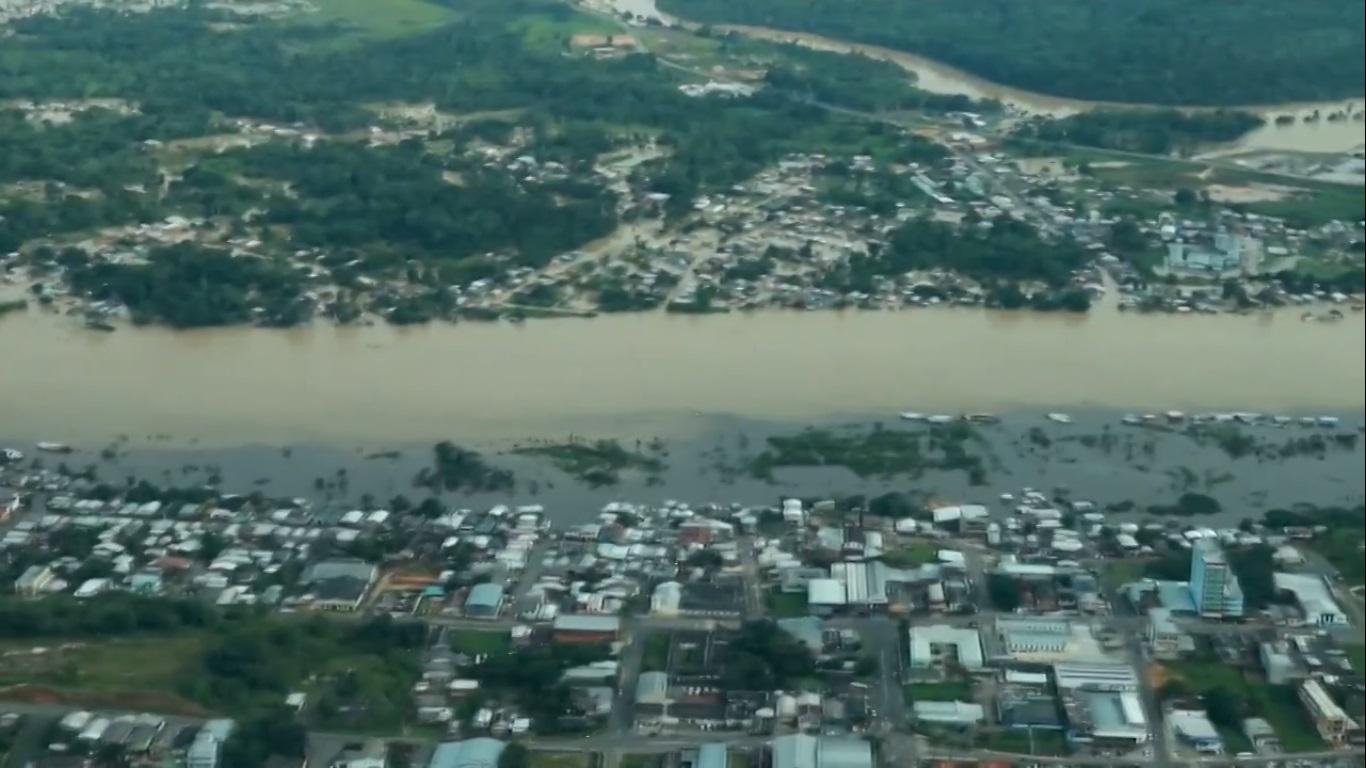 Em situação de emergência, Acre sofre com cheias, aumento nos casos de dengue e de covid-19