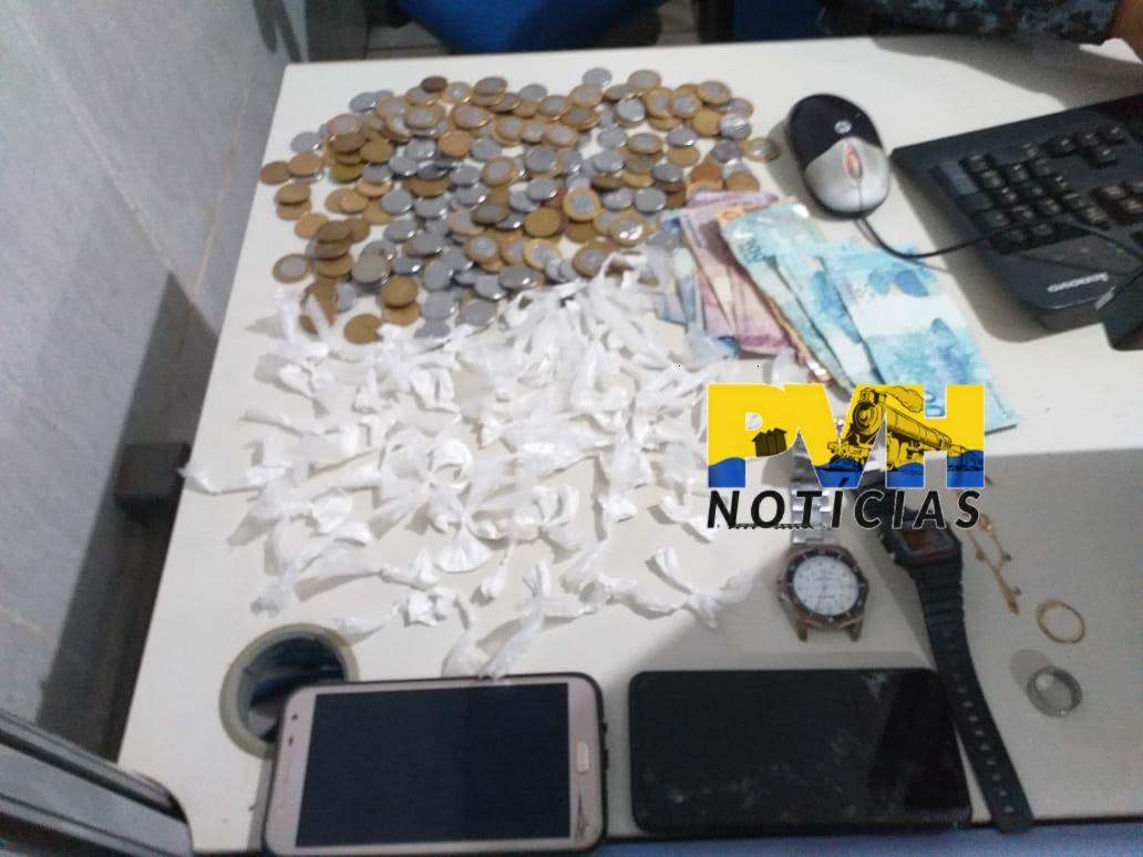 Urso amigo: Primos são presos pela polícia com porções de drogas escondida dentro de urso Urso amigo: Primos são presos pela polícia com porções de drogas escondida dentro de urso