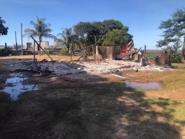 Chupinguaia: Fazenda, alvo de chacina no passado, é invadida por Chupinguaia: Fazenda, alvo de chacina no passado, é invadida por
