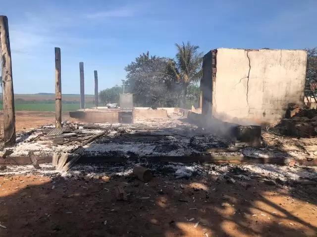 Chupinguaia: Fazenda, alvo de chacina no passado, é invadida por Chupinguaia: Fazenda, alvo de chacina no passado, é invadida por