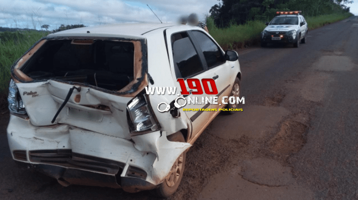 Alta Floresta: Caminhonete colide na traseira de veículo, após condutor frear para passar em buraco Alta Floresta: Caminhonete colide na traseira de veículo, após condutor frear para passar em buraco
