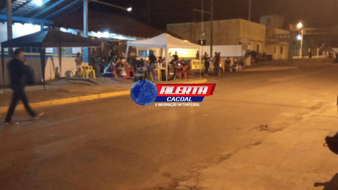 Reivindicando aumento de salário, esposas de PMs fazem protesto e fecham quarteis em Rondônia