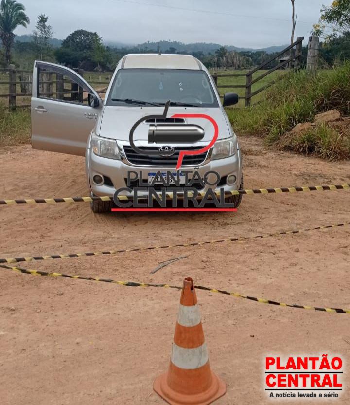 Avô e neta de 12 anos são executados a tiros dentro de caminhonete em distrito de Ji-Paraná Avô e neta de 12 anos são executados a tiros dentro de caminhonete em distrito de Ji-Paraná