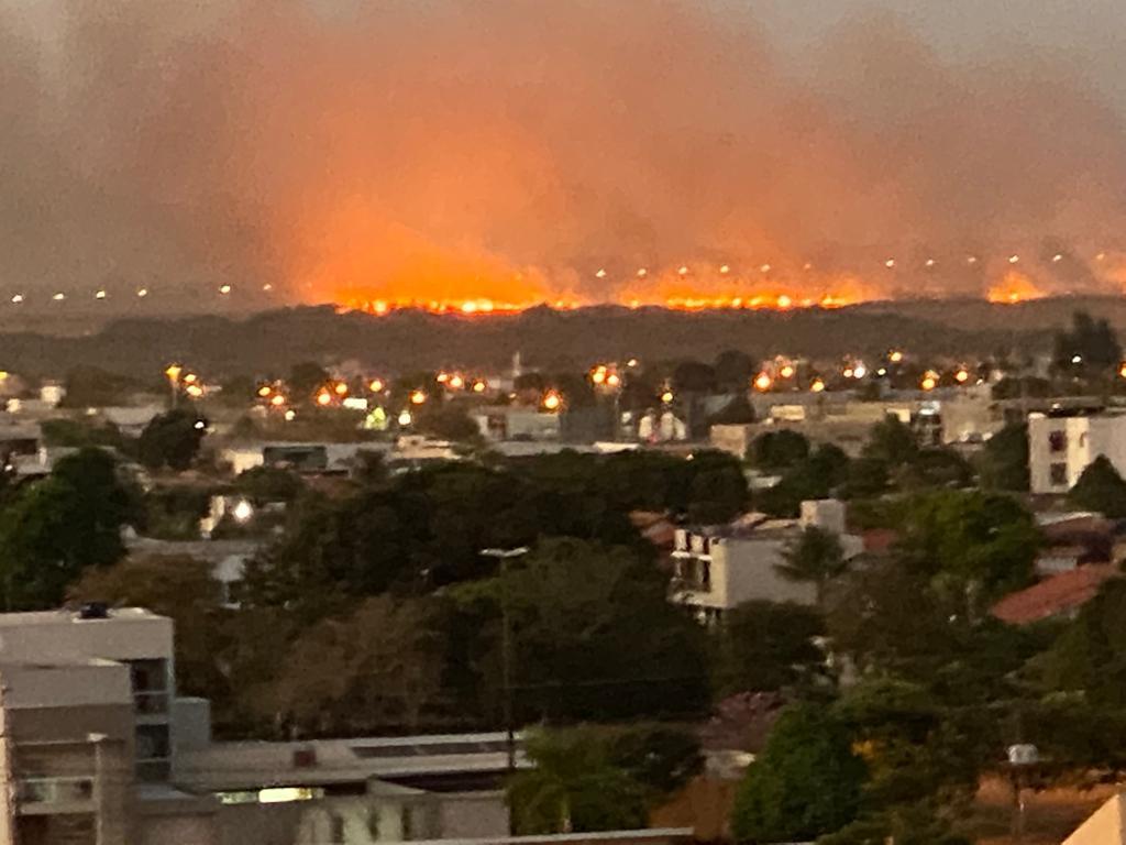 Queda de aeromodelo causa incêndio em mais de 200 hectares de mata em Vilhena Queda de aeromodelo causa incêndio em mais de 200 hectares de mata em Vilhena