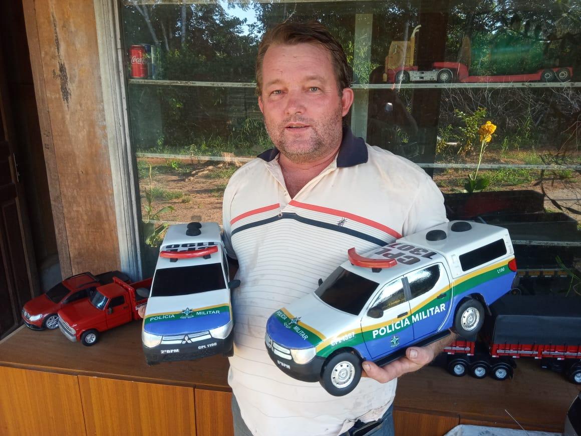 Artesão de Rolim de Moura se destaca na produção de miniaturas Artesão de Rolim de Moura se destaca na produção de miniaturas