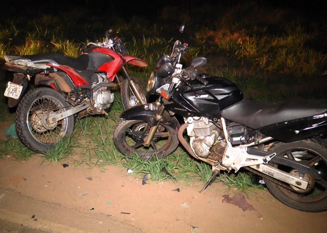 Jovem morre após grave acidente envolvendo duas motos e um carro na RO-383 em Cacoal Jovem morre após grave acidente envolvendo duas motos e um carro na RO-383 em Cacoal