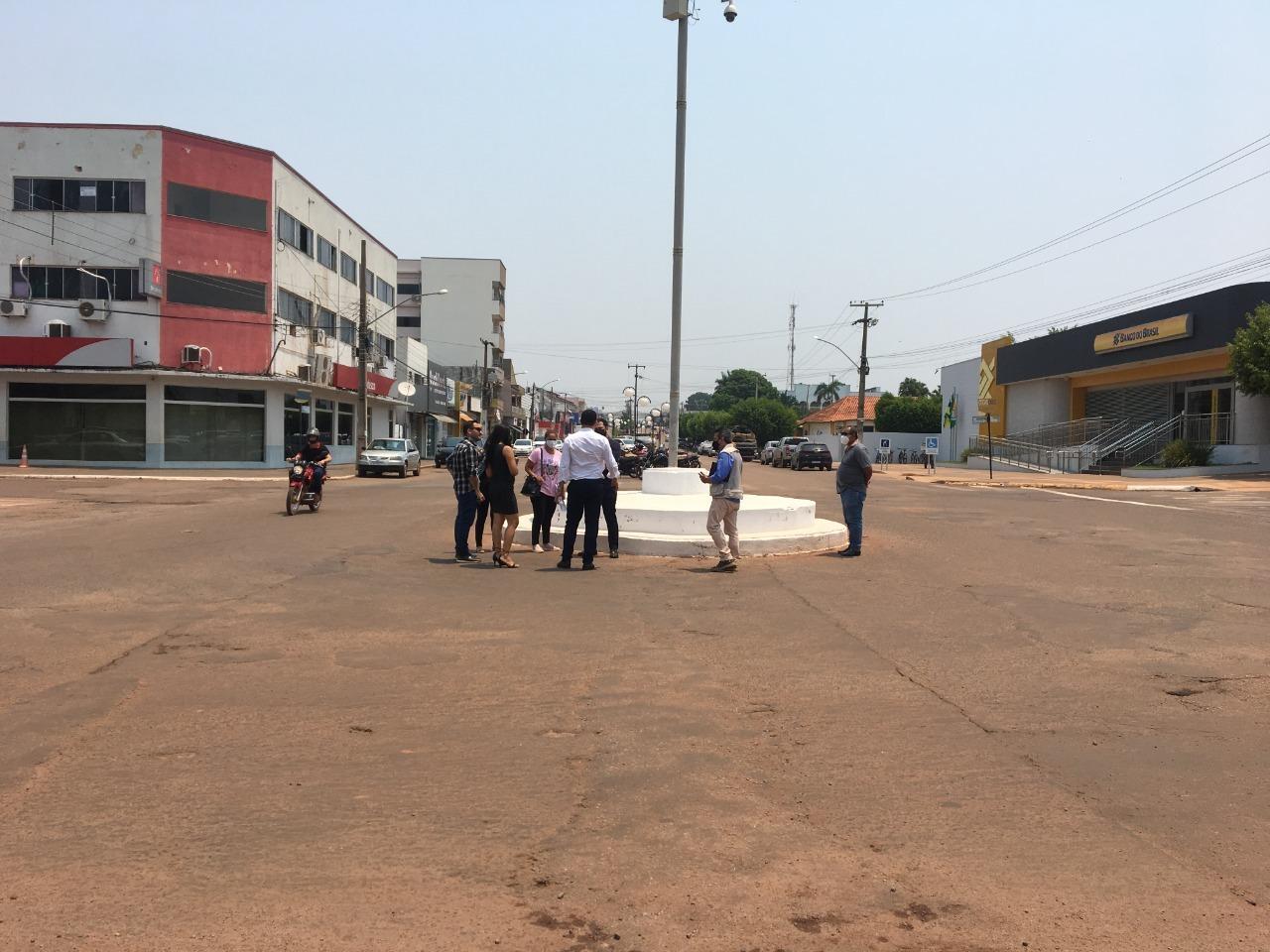 Recuperação da malha viária de Rolim de Moura começam no próximo mês, segundo representantes do Governo do Estado Recuperação da malha viária de Rolim de Moura começam no próximo mês, segundo representantes do Governo do Estado