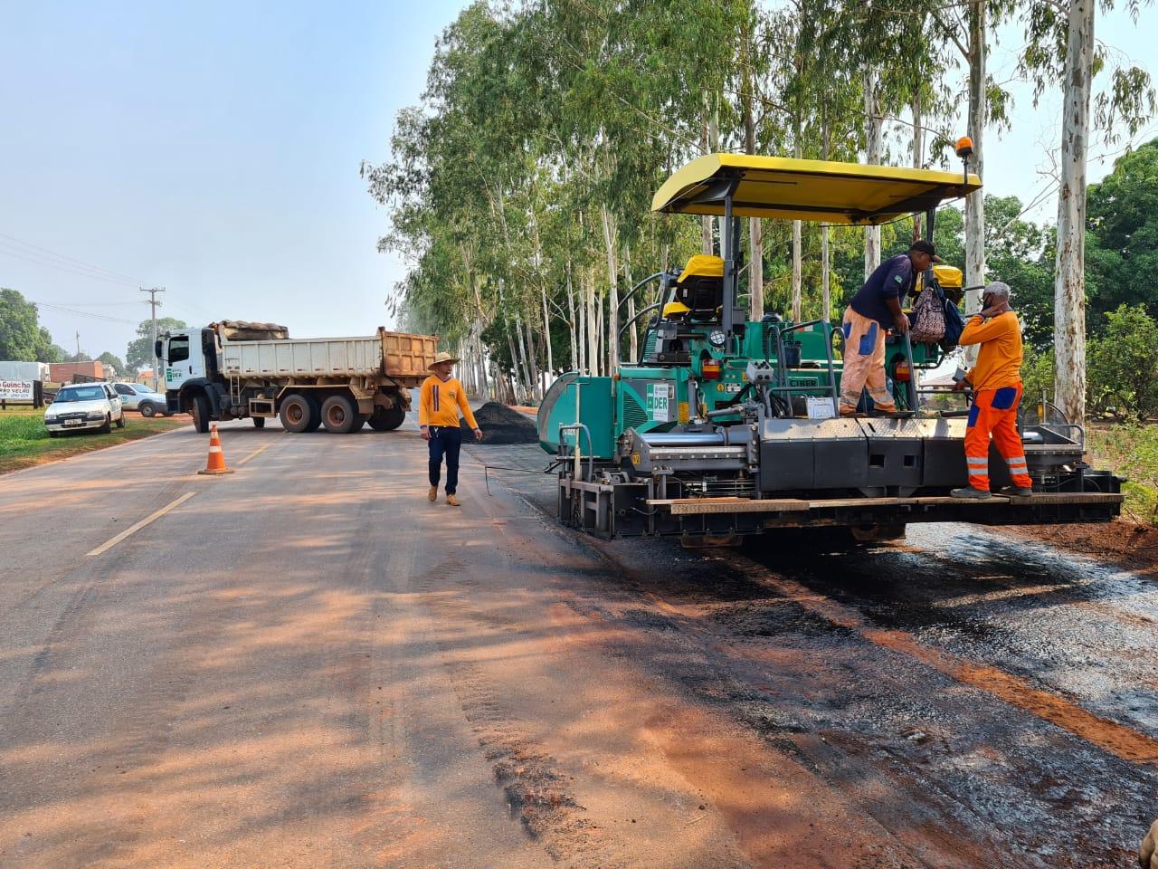DER inicia a pavimentação asfáltica na ciclovia na RO-479 em Rolim de Moura DER inicia a pavimentação asfáltica na ciclovia na RO-479 em Rolim de Moura
