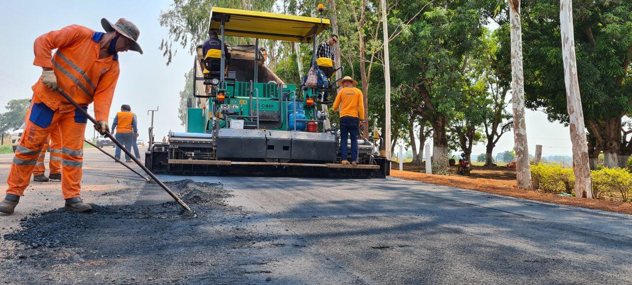 DER inicia a pavimentação asfáltica na ciclovia na RO-479 em Rolim de Moura DER inicia a pavimentação asfáltica na ciclovia na RO-479 em Rolim de Moura