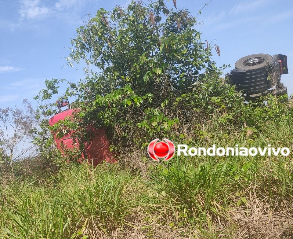 Carreta-tanque pega fogo na BR-364 próximo a Itapuã do Oeste