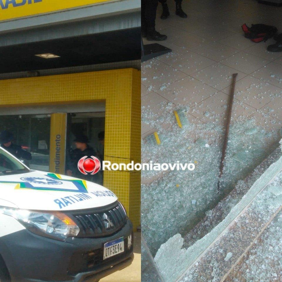 Criminosos tentam furtar agência do Banco do Brasil em Candeias do Jamari Criminosos tentam furtar agência do Banco do Brasil em Candeias do Jamari