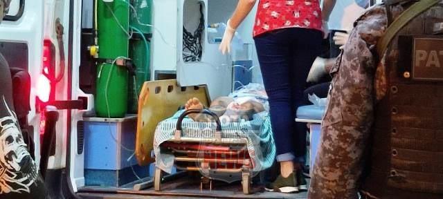 Bandidos fazem casal refém na zona rural de Vilhena; um foi baleado e outro acabou preso tentando fugir com carro roubado Bandidos fazem casal refém na zona rural de Vilhena; um foi baleado e outro acabou preso tentando fugir com carro roubado