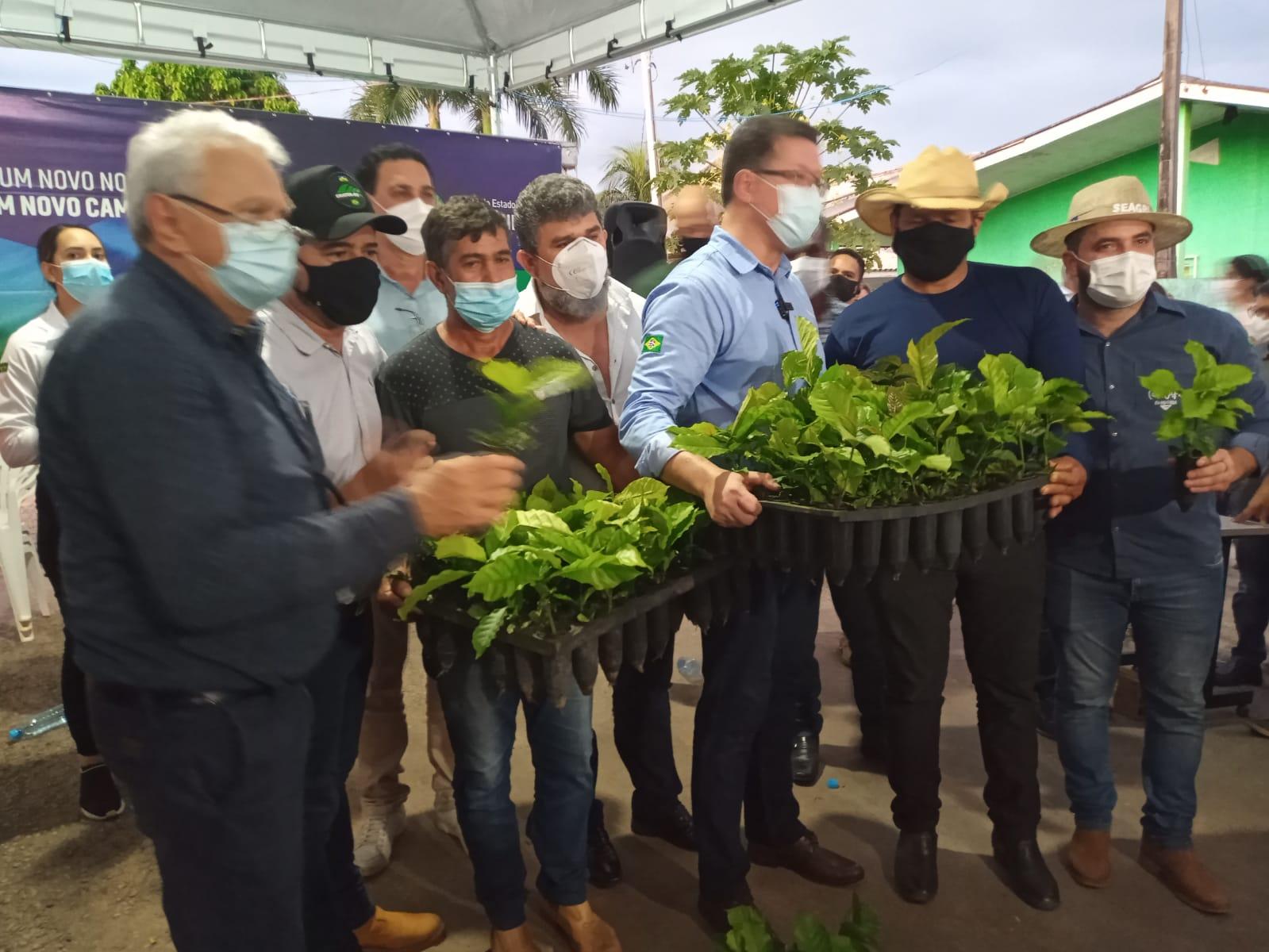 Governo do Estado de Rondônia inaugurou, juntamente com Prefeito Jurandir e Vice Prefeito Ney, a Unidade de Crédito do PROAMPE Governo do Estado de Rondônia inaugurou, juntamente com Prefeito Jurandir e Vice Prefeito Ney, a Unidade de Crédito do PROAMPE