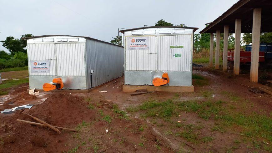 Quatorze secadores de café são entregues pelo Governo de Rondônia para Associações de Produtores Rurais de Rolim de Moura Quatorze secadores de café são entregues pelo Governo de Rondônia para Associações de Produtores Rurais de Rolim de Moura