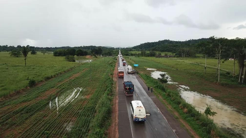 Após 6 horas parcialmente interditada, BR-364 é totalmente liberada para tráfego em Ariquemes Após 6 horas parcialmente interditada, BR-364 é totalmente liberada para tráfego em Ariquemes